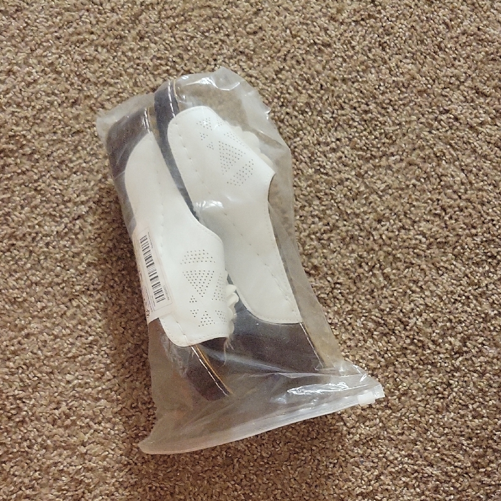 Adorable Ladies White Slip-On Sandals Sz10 - Picture 4 of 4